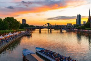 Erleben Sie das Museumsuferfest 2025 in Frankfurt: Drei Tage voller Kunst, Musik, Streetfood, Drachenbootrennen und Feuerwerk direkt am Mainufer.