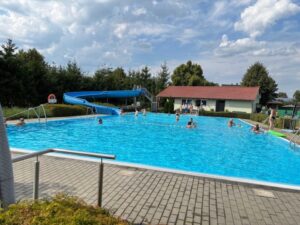 Wo lohnt sich der Freibadbesuch in Frankfurt 2025 wirklich? Adressen, &Ouml;ffnungszeiten, Preise und Tipps f&uuml;r Familien &ndash; jetzt alle Infos im &Uuml;berblick.