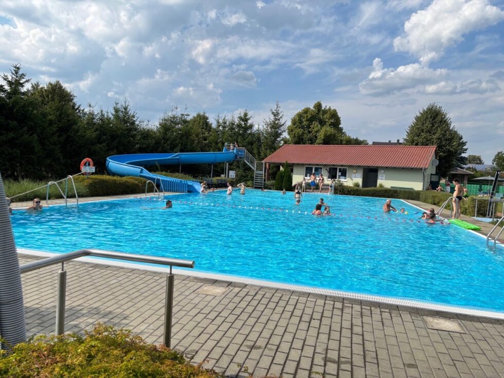 Wo lohnt sich der Freibadbesuch in Frankfurt 2025 wirklich? Adressen, Öffnungszeiten, Preise und Tipps für Familien – jetzt alle Infos im Überblick.