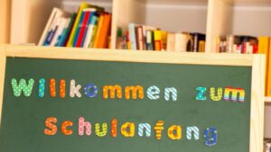 Handyverbot, KI und mehr: Was erwartet Kinder in Hessen zum neuen Schuljahr
