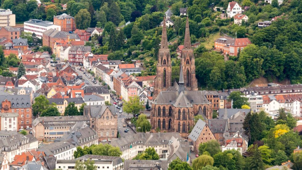 Marburg erhält Genehmigung für innovatives E-Bus-Projekt – Finanzierung bleibt große Hürde