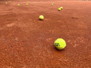 Wo kann man in Frankfurt Tennis spielen? Die besten Pl&auml;tze in Hessen mit Adressen und Preisen im Herbst und Winter