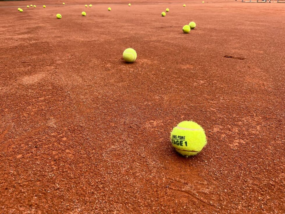 Wo kann man in Frankfurt Tennis spielen? Die besten Plätze in Hessen mit Adressen und Preisen im Herbst und Winter