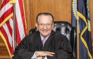 Frank Caprio, Amerikas „freundlichster Richter“, stirbt mit 88 Jahren nach Krebsdiagnose