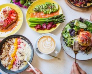 Wo gibt es 2025 die besten Fr&uuml;hst&uuml;cks- und Brunch-Locations f&uuml;r Avocado-Toast, Pancakes und Bowls