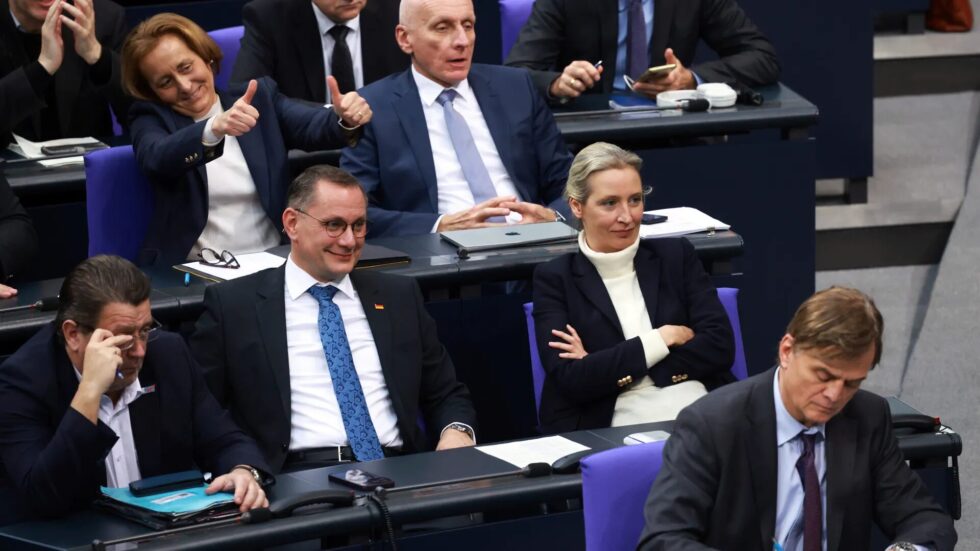 AfD erreicht in ZDF-Umfrage historischen Höchstwert und zieht mit der Union gleich