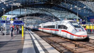 Schwerer Oberleitungsschaden bei Uelzen legt Zugverkehr Berlin&ndash;Hamburg komplett lahm