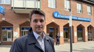 Nach Schuss auf Wohnhaus: Troisdorfs Bürgermeister Biber führt Wahlkampf unbeirrt fort