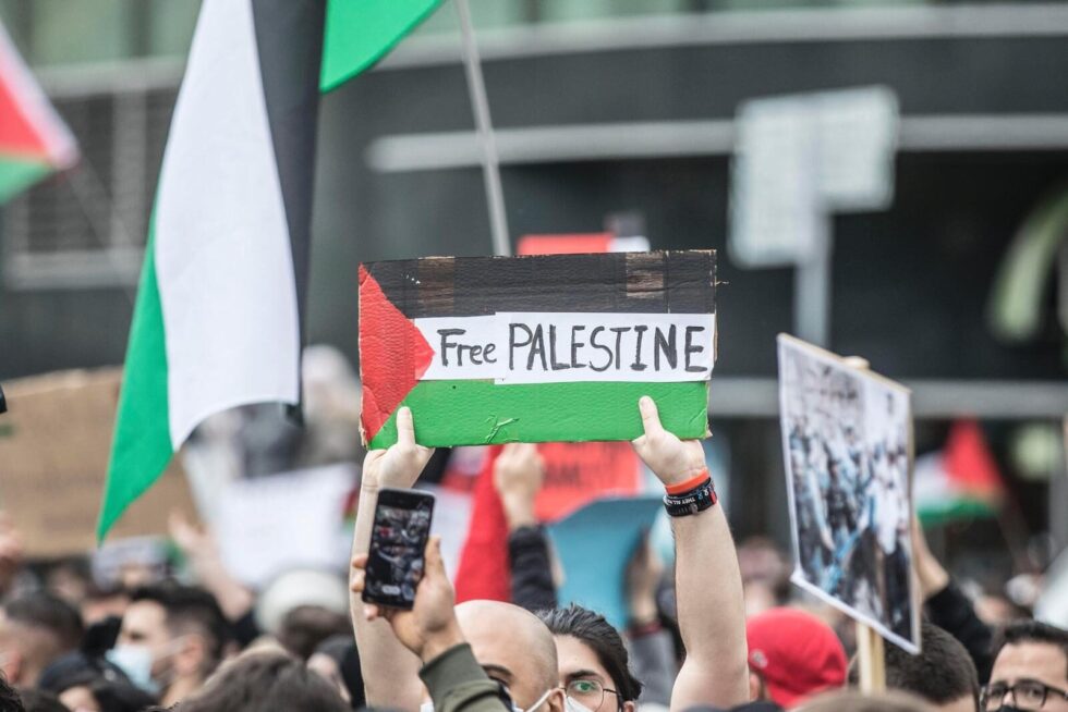 Frankfurter CDU fordert Verbot der Palästina-Demonstration am Jahrestag des Hamas-Massakers – Streit um Gedenkkundgebung eskaliert