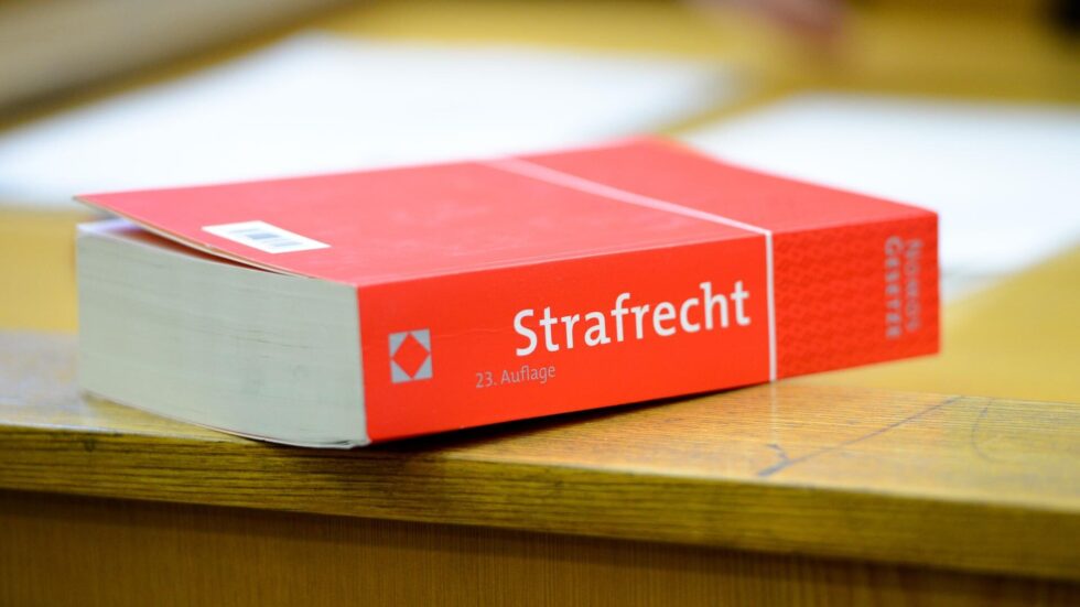 Bankmitarbeiter als Opfer von Betrugsmasche: 740.000 Euro Schaden durch falsche Geschäftsführer