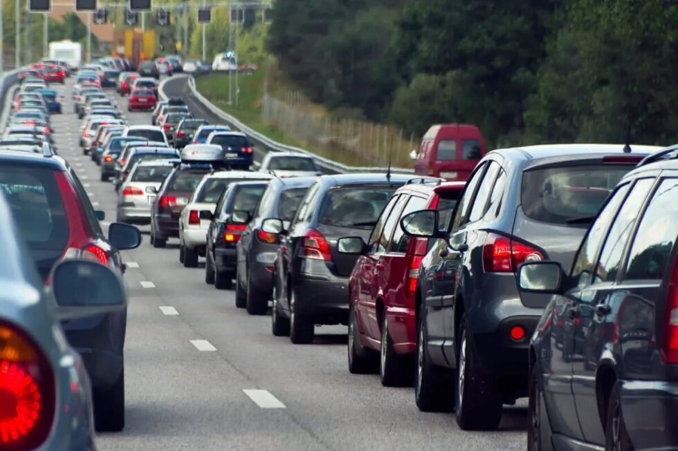 2026 ändern sich die Regionalklassen in der Kfz-Versicherung: 5,3 Mio. Autofahrer zahlen weniger, 5 Mio. mehr – besonders betroffen sind Großstädte wie Berlin und Offenbach.