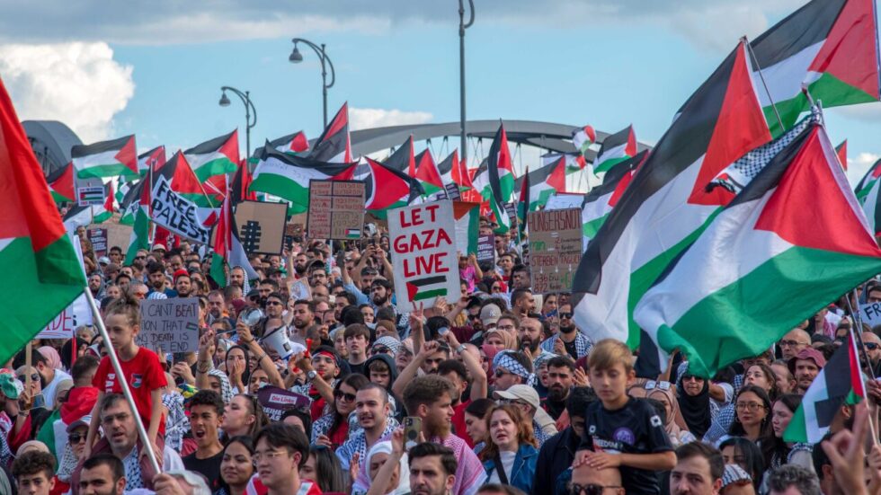 Frankfurt verbietet Gaza-Demo am 7. Oktober: Sicherheitsbedenken und politische Reaktionen