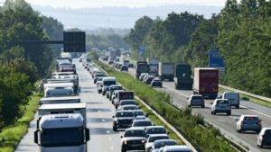 Autobahn A67 bleibt l&auml;nger gesperrt: Verz&ouml;gerungen nach Br&uuml;ckensprengungen sorgen f&uuml;r Verkehrschaos