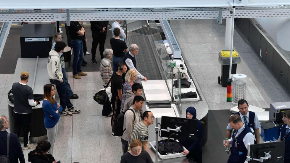 Frankfurt Flughafen: Polizei stoppt Passagier nach Bombenwitz – Türkei-Reise geplatzt