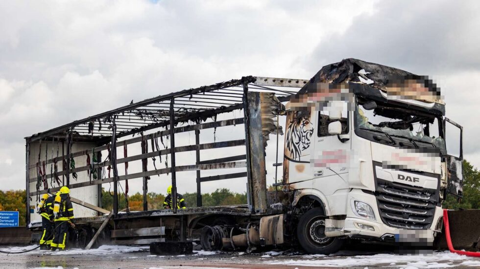 **Lkw-Brand auf der A3 bei Frankfurt: Vollsperrung am Flughafen sorgt für kilometerlangen Stau**