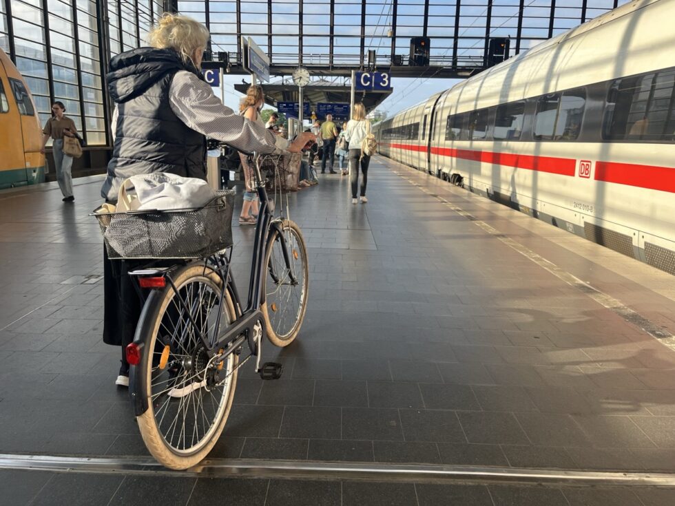 Ab Dezember 2025 greift der neue Bahnfahrplan. In Hessen entstehen dichtere ICE-Takte, aber auch Einschränkungen