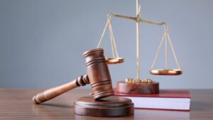 Das Landgericht Frankfurt verhandelt gegen eine Eschborner Firma, die den Wechsel von PKV zu GKV versprach. Mehrere Kläger stehen ohne Versicherungsschutz da.