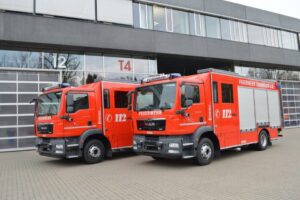Die Frankfurter Feuerwehr investiert 14 Mio. Euro in 24 neue Hilfeleistungslöschgruppenfahrzeuge (HLF). Die Modernisierung startet 2026 zur Steigerung der Effizienz und Rettungsfähigkeit.