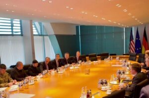 Ukraine-Beratungen in Berlin: Experten Nicole Deitelhoff und Claudia Major bewerten Fortschritte. Einigkeit des Westens ist Erfolg, doch Russland will keinen Frieden.