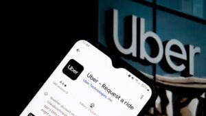 Frankfurt deckt 464 illegale Mietwagenfirmen auf, die über Uber und andere Plattformen ohne gültige Konzession operierten. Prüfungen zeigten gefälschte Dokumente und Verstöße.