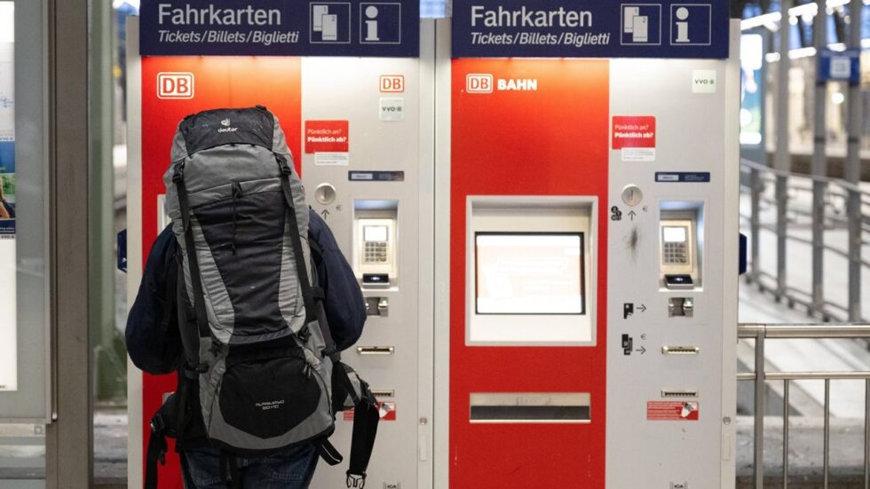 Deutschland-Ticket 2026: Der Preis steigt von 58 auf 63 Euro pro Monat. Alle Infos zur Preiserhöhung, Finanzierung und den Auswirkungen für Pendler im Nahverkehr